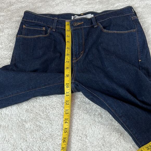 Levis Dark wash denim capri shorts, size 8 or 29 - Picture 6 of 11